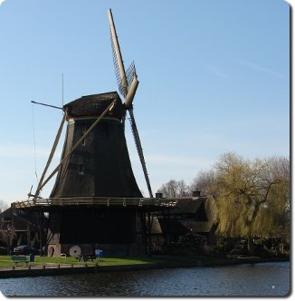 Windmühle am Ufer
